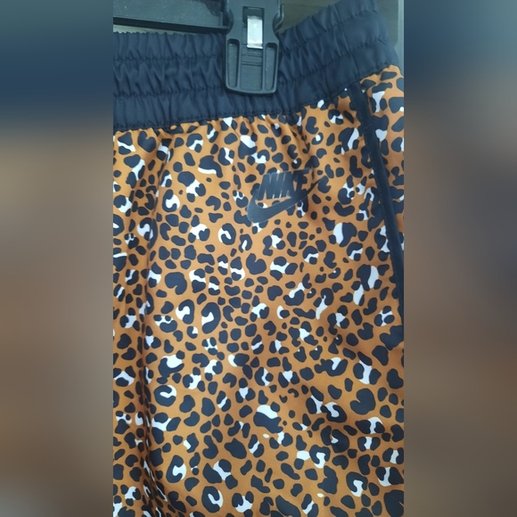 Nike sportware animal print used good condition, size medium - Picture 2 of 4